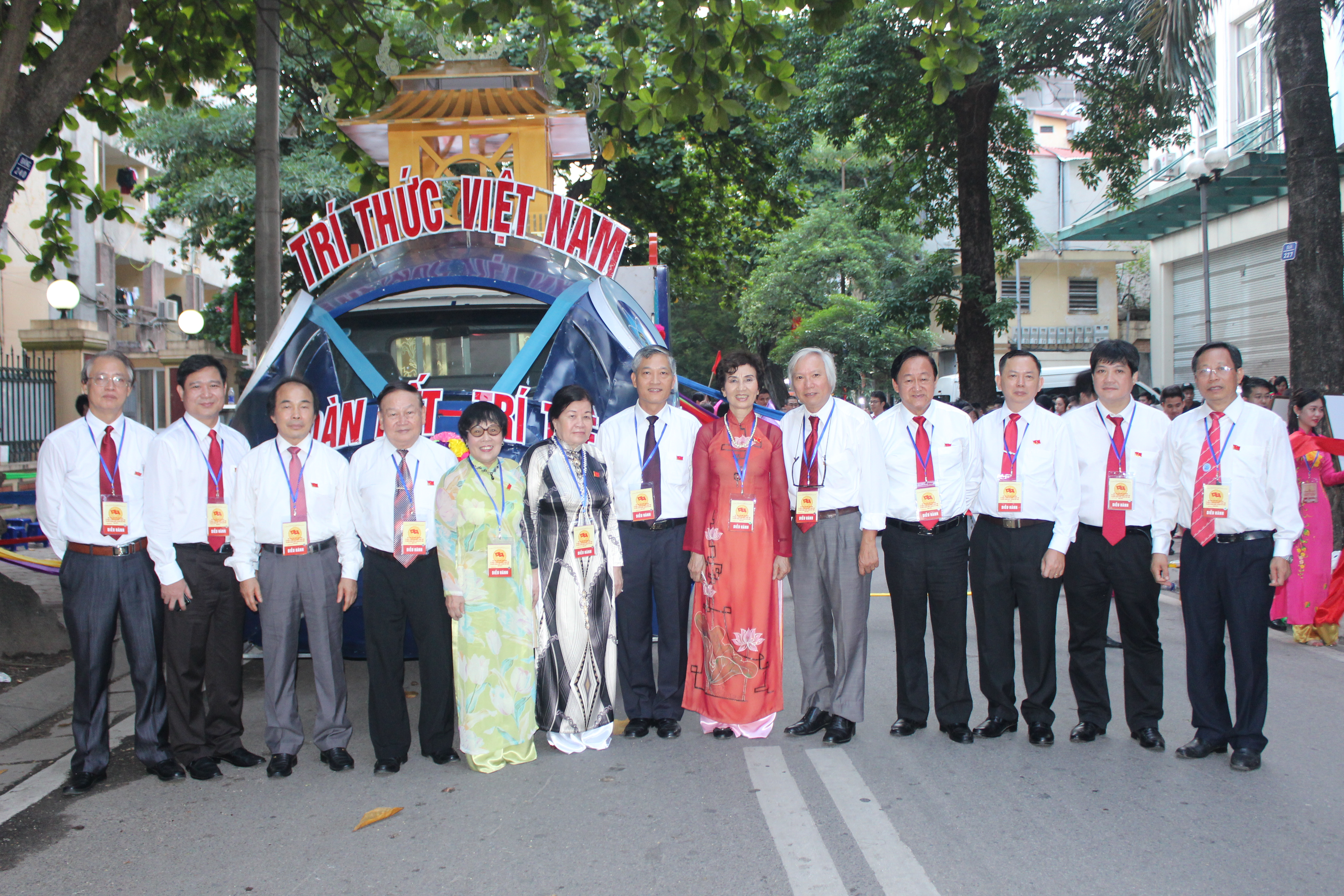 Doctor - Pharmacist Nguyen Thi Ngoc Tram at the national parade marking the 70th anniversary of Viet Nam's Independence Day (September 2)